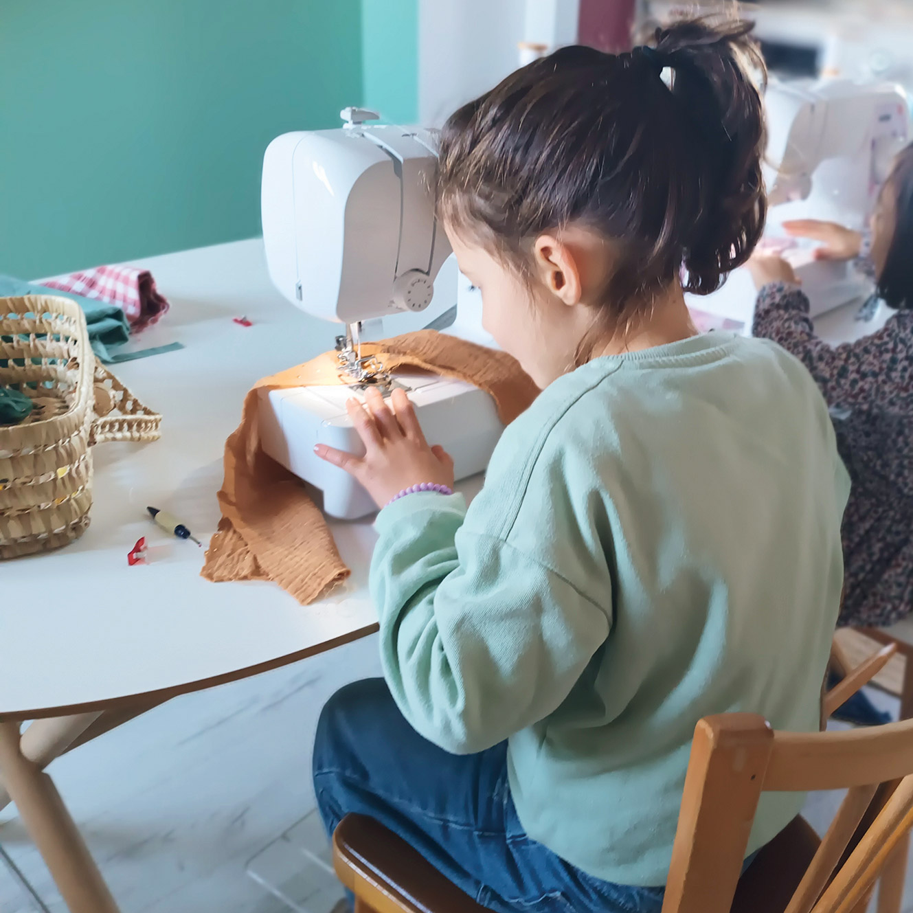 Apprendre la couture aux enfants : les réponses à toutes vos questions !