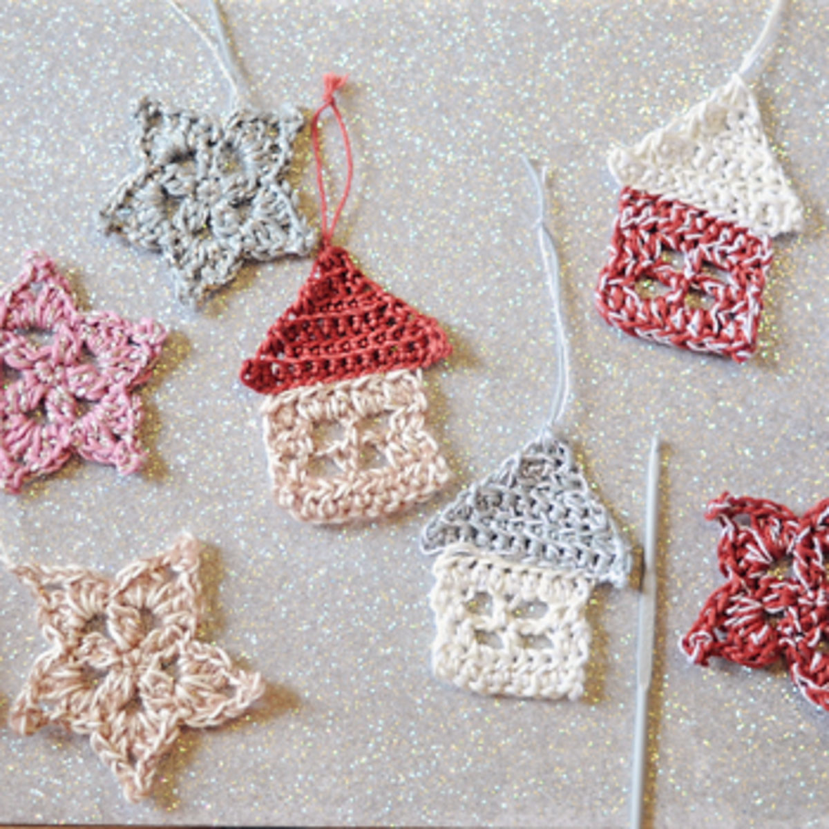 Etoiles & maisons au crochet